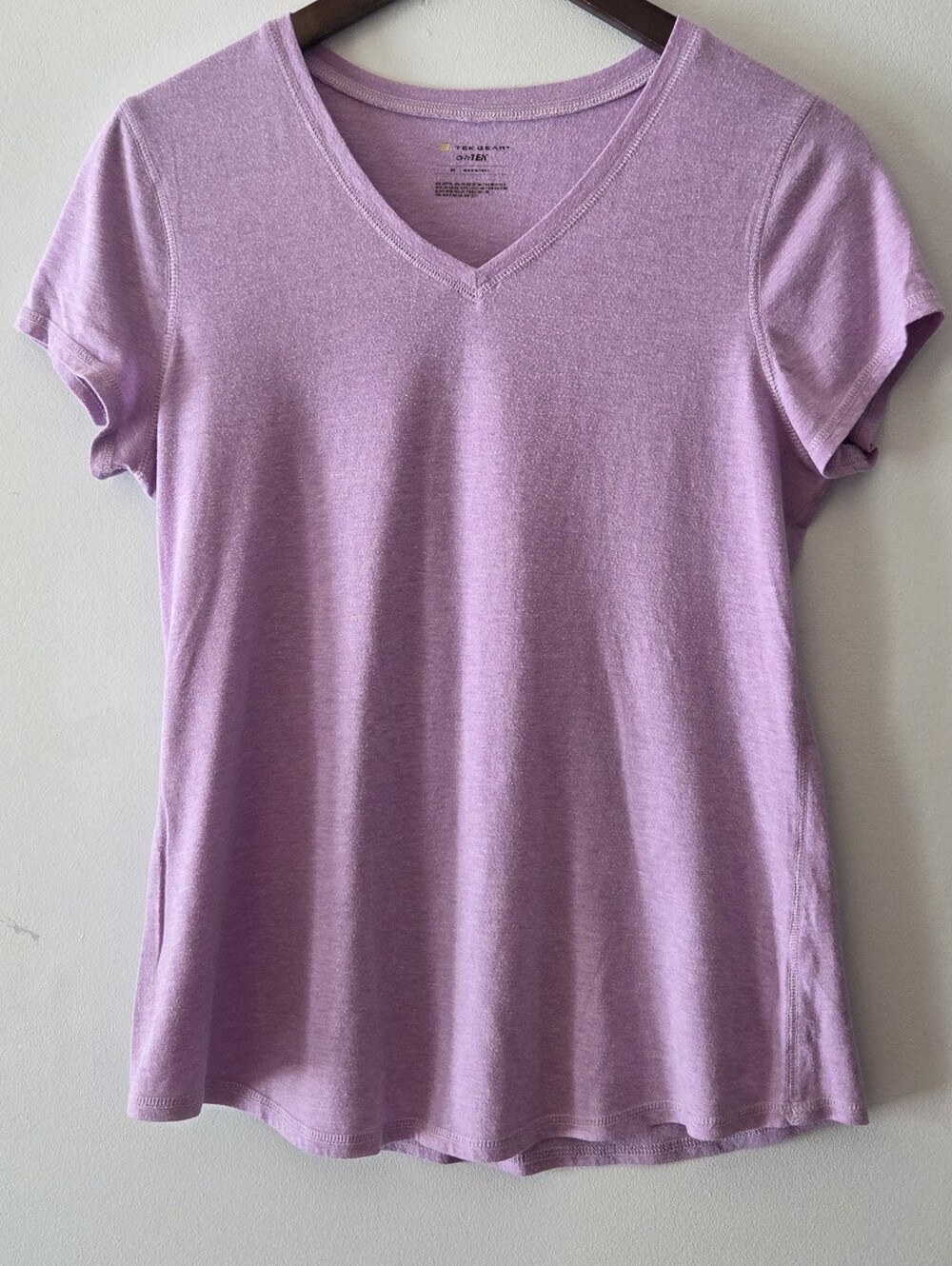 TEK GEAR DRYTEK Lavender V-Neck Short Sleeve Tee Size M